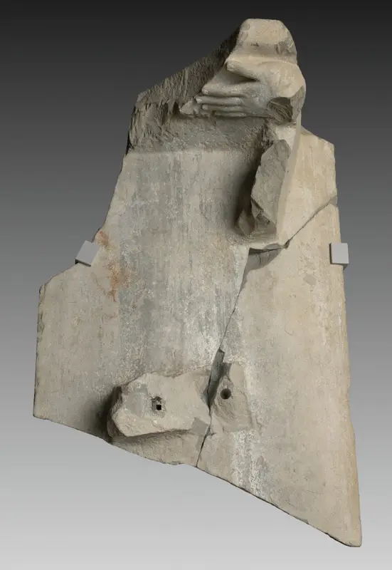Upper stele with hand for Krishna Lifting Mount Govardhan — تصویر رکورد موزهٔ هنر کلیولند (دسترسی آزاد)