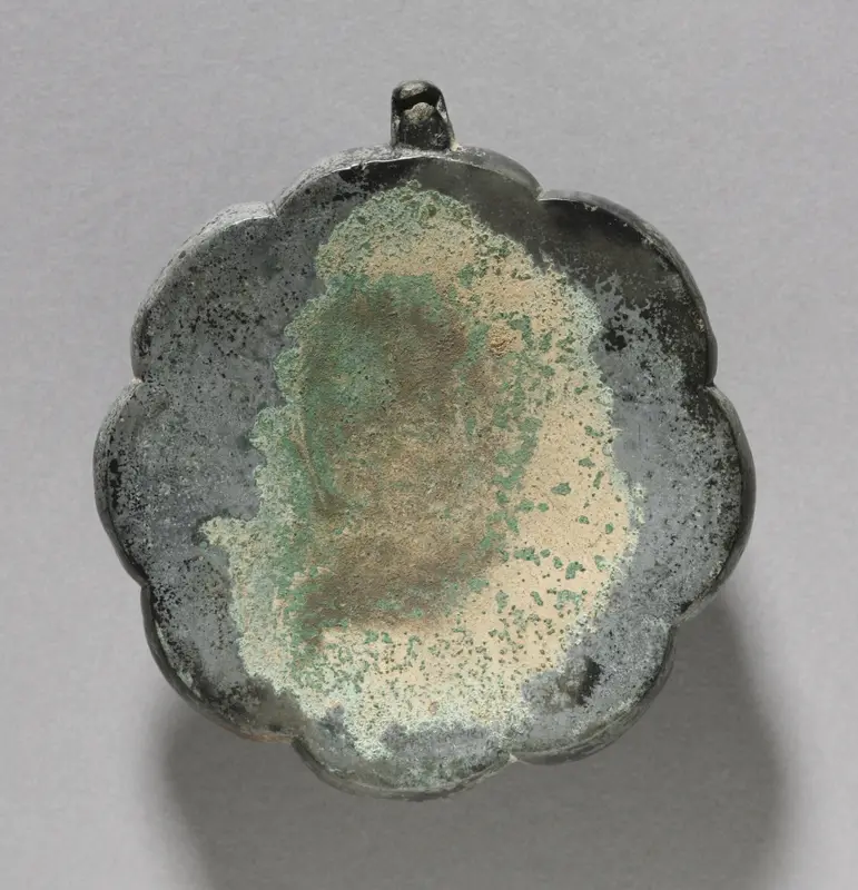 Flower-Shaped Mirror — تصویر رکورد موزهٔ هنر کلیولند (دسترسی آزاد)