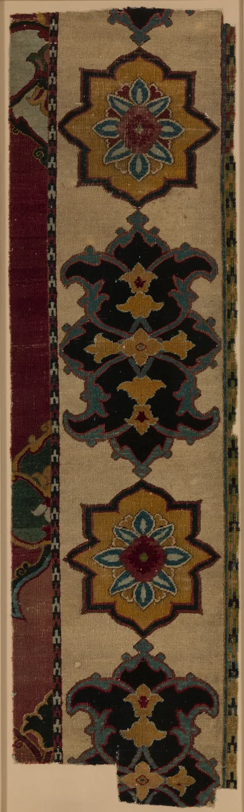 Carpet Fragment — تصویر رکورد موزهٔ متروپولیتن (دسترسی آزاد)