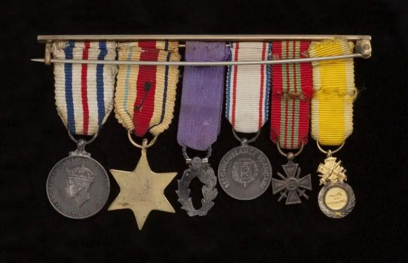 Bar brooch: Medal bar presented to Alice Delysia — تصویر رکورد موزهٔ ویکتوریا و آلبرت