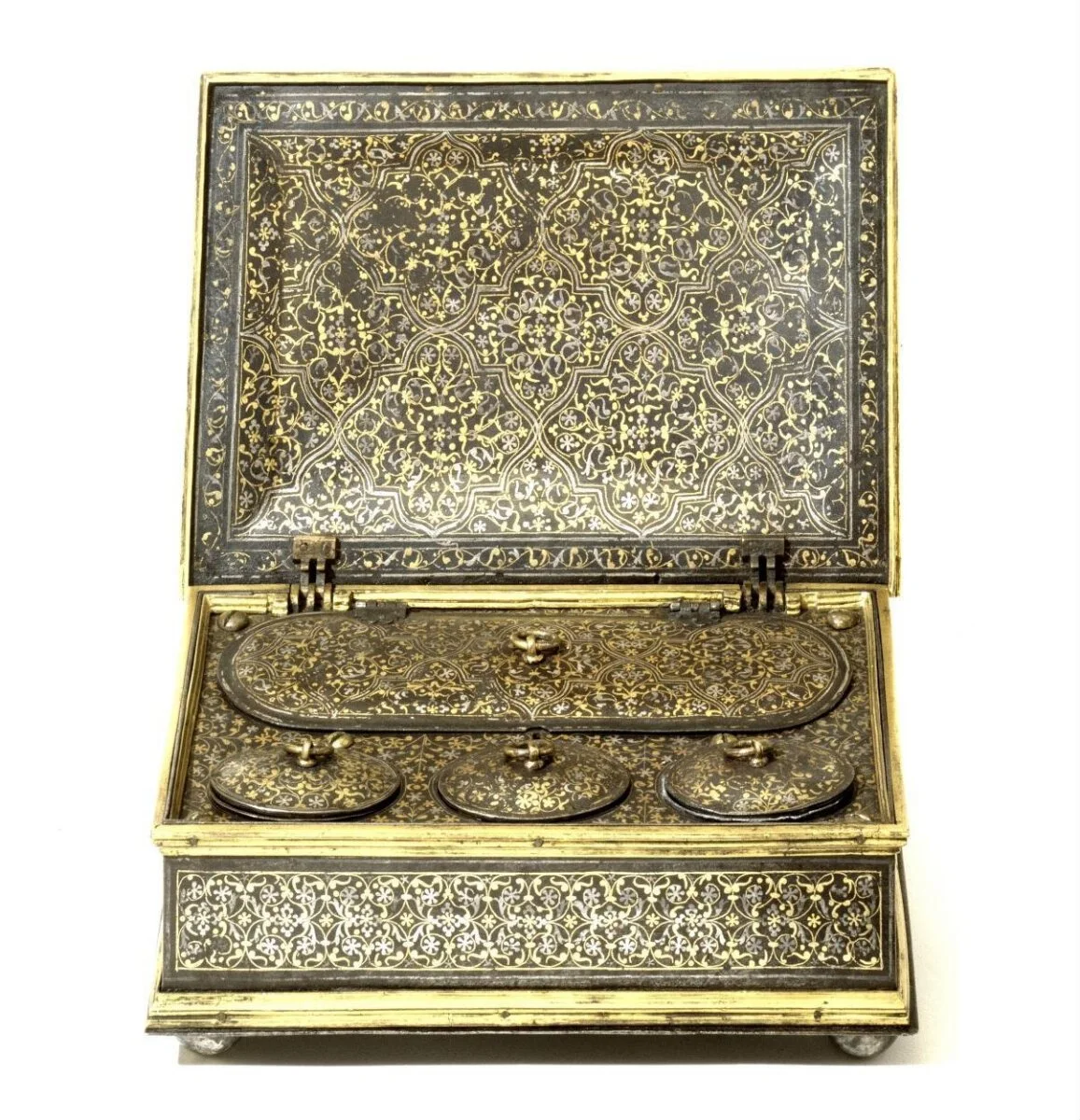 Inkstand — تصویر رکورد موزهٔ ویکتوریا و آلبرت