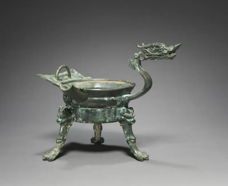 Tripod Container with Dragon-Head Handle (Zhadou) — تصویر رکورد موزهٔ هنر کلیولند (دسترسی آزاد)