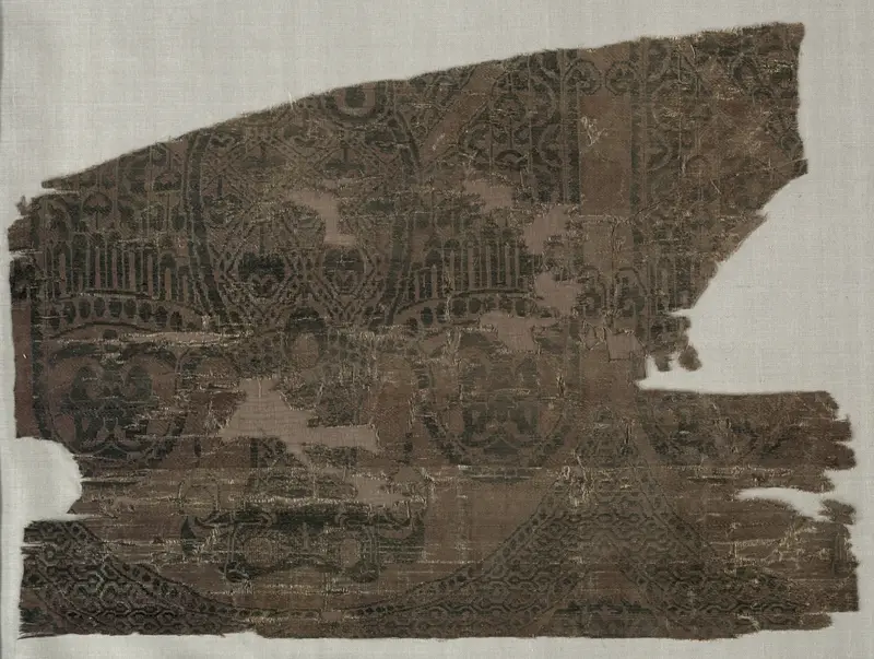 Samite fragments with double-headed eagles, from the tomb of Saint Bernard Calvo — تصویر رکورد موزهٔ هنر کلیولند (دسترسی آزاد)