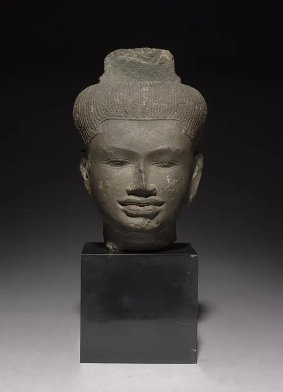 Head of a Follower of Shiva — تصویر رکورد موزهٔ هنر کلیولند (دسترسی آزاد)
