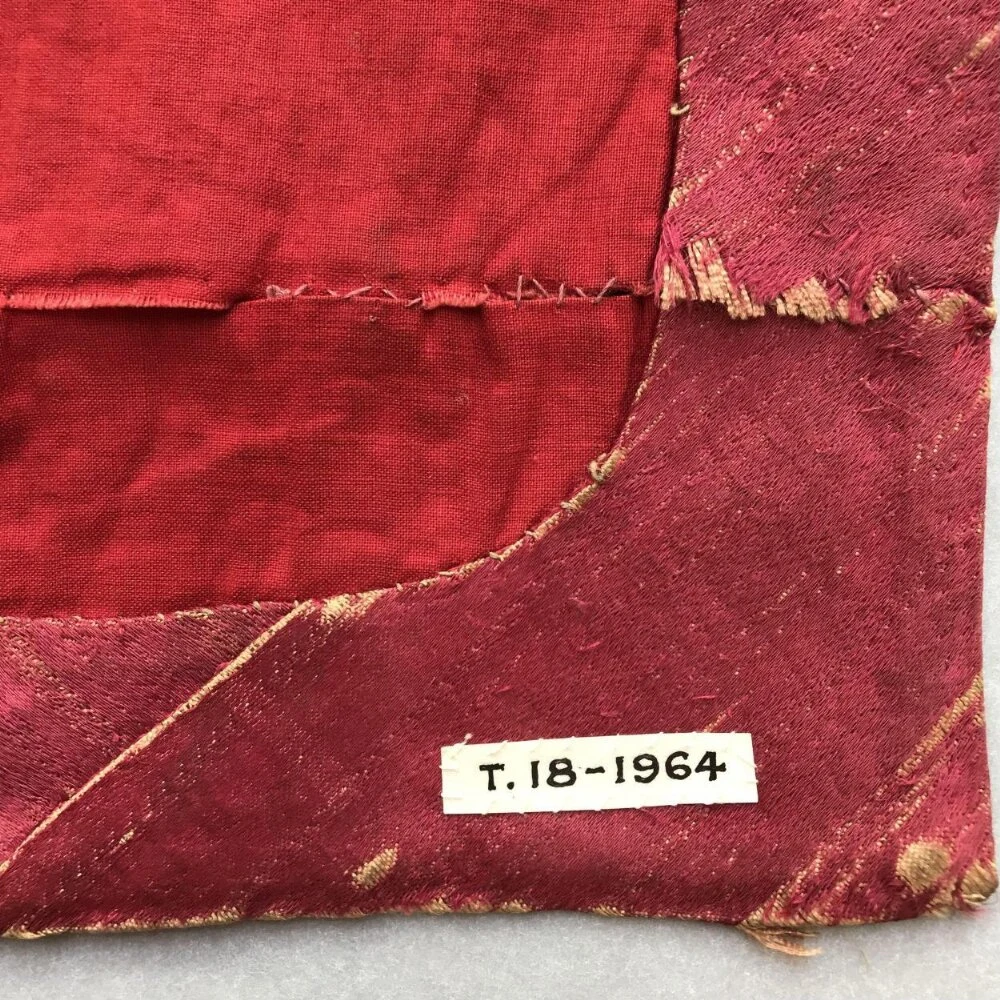نمای تکمیلی همان اثر — شمارهٔ اموال T.18-1964