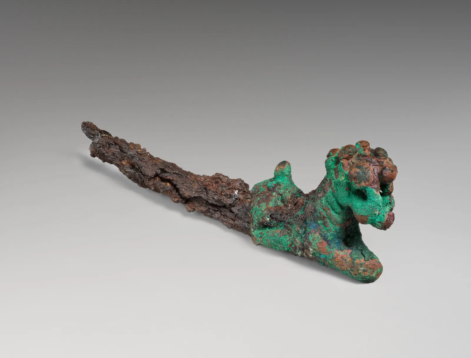Pin in the form of a lion — تصویر رکورد موزهٔ متروپولیتن (دسترسی آزاد)