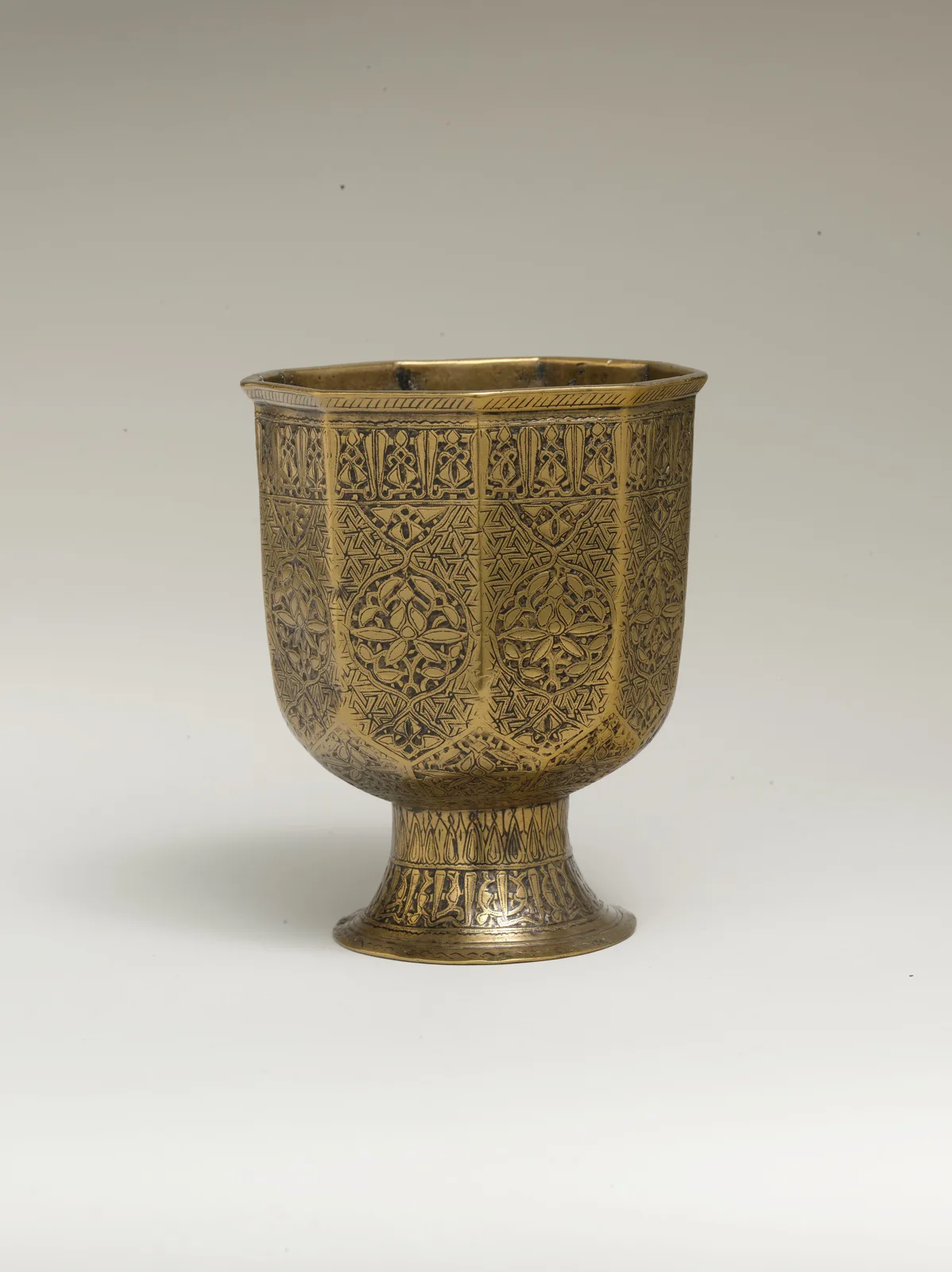 Footed Cup — تصویر رکورد موزهٔ متروپولیتن (دسترسی آزاد)