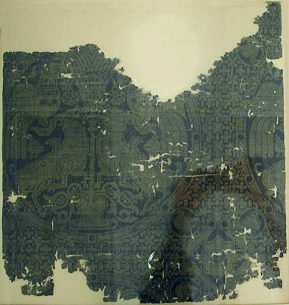 Textile with Birds and Horned Quadrupeds Flanking a Tree of Life — تصویر رکورد موزهٔ متروپولیتن (دسترسی آزاد)