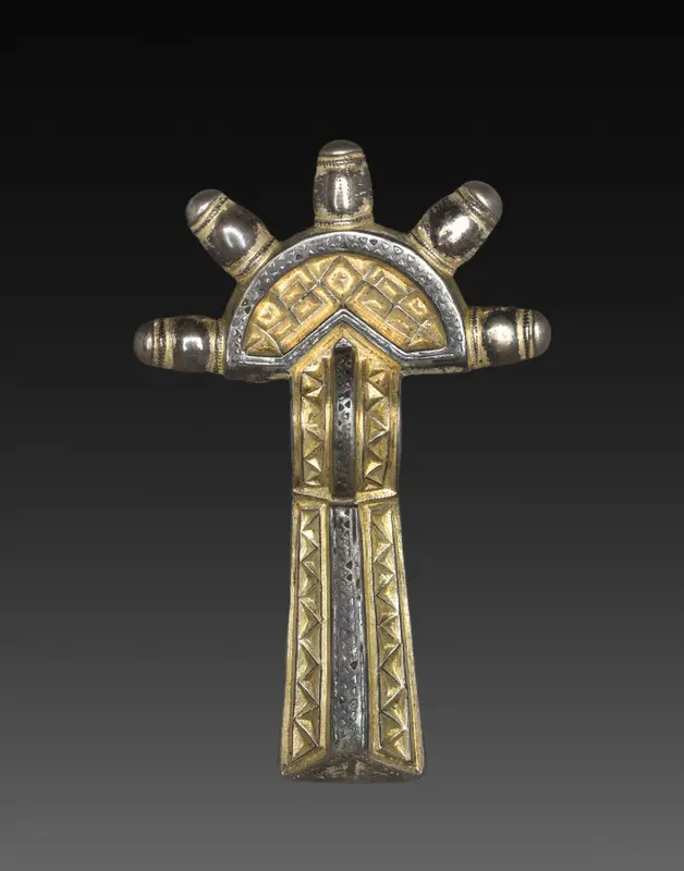 Bow Fibula — تصویر رکورد موزهٔ هنر کلیولند (دسترسی آزاد)