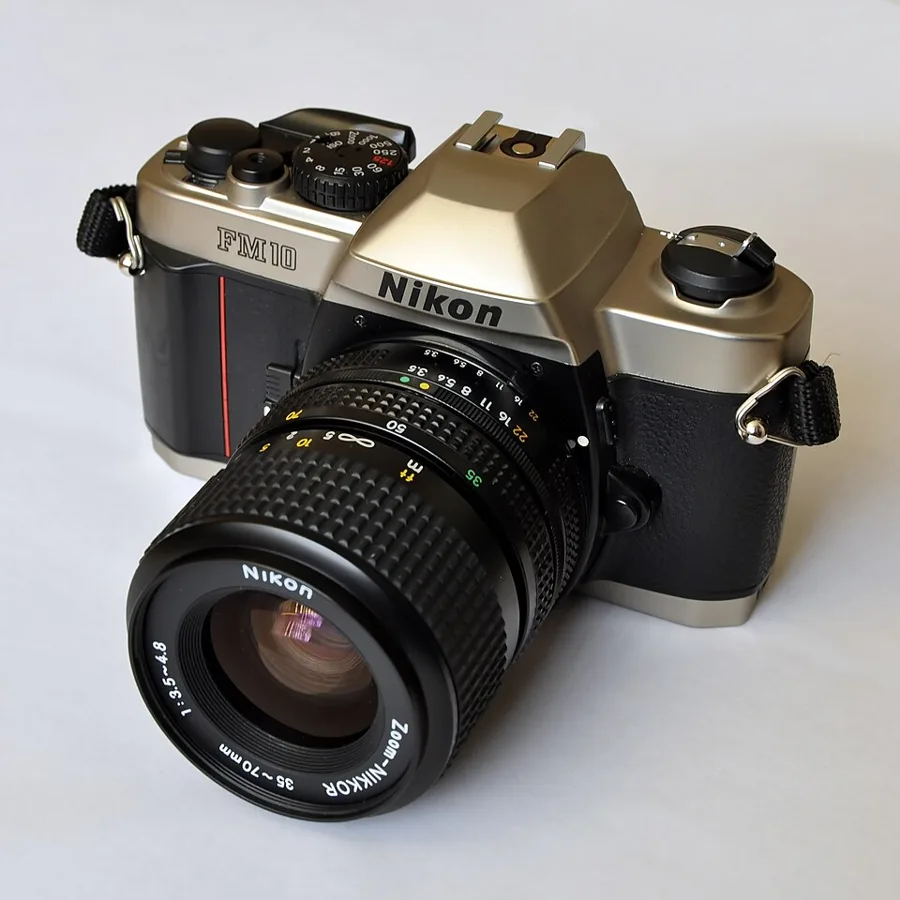 Nikon FM10 — تصویر رکورد ویکی‌داده