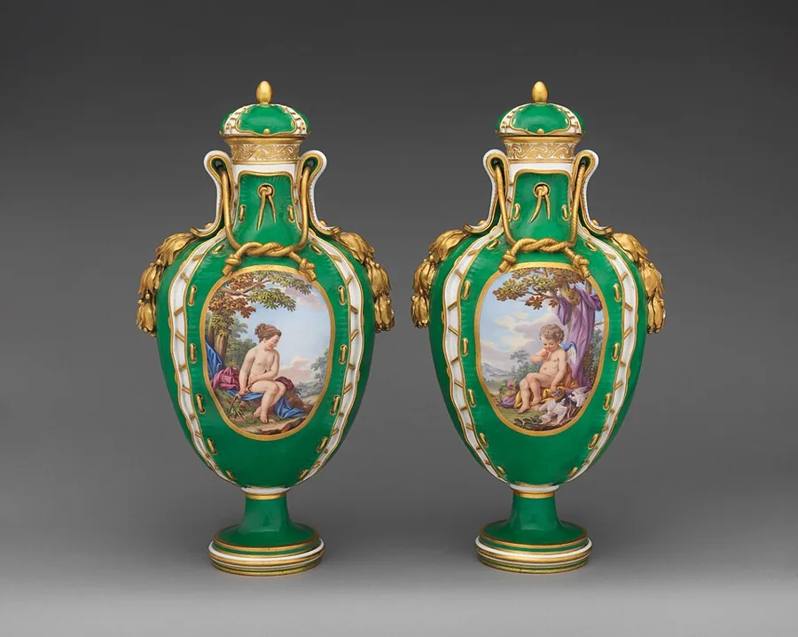 Pair of vases (vases cuir) — تصویر رکورد ویکیداده