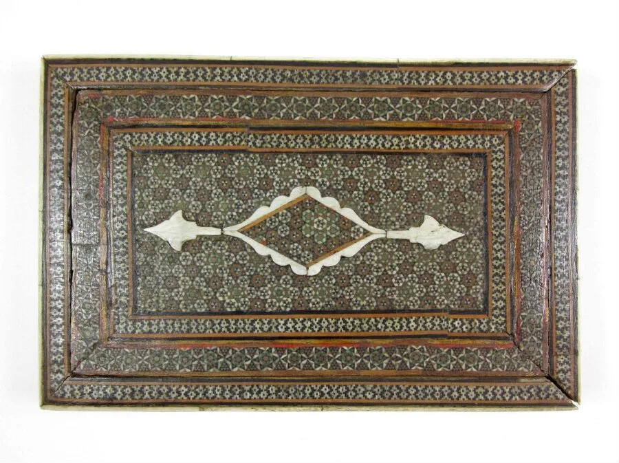 Mirror case — تصویر رکورد موزهٔ ویکتوریا و آلبرت
