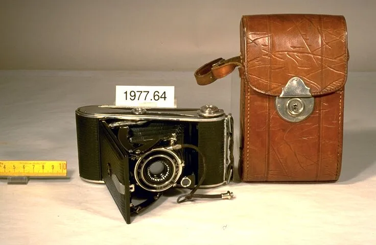 Camera & case — تصویر رکورد یوروپیانا