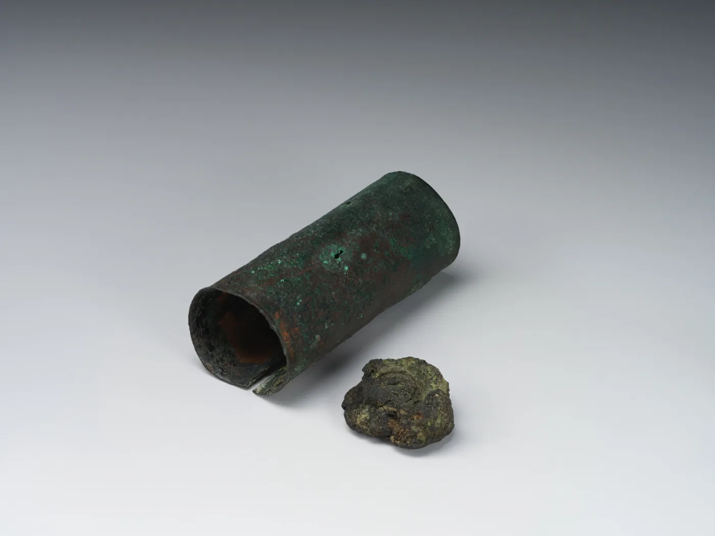 Amulet case — تصویر رکورد موزهٔ متروپولیتن (دسترسی آزاد)