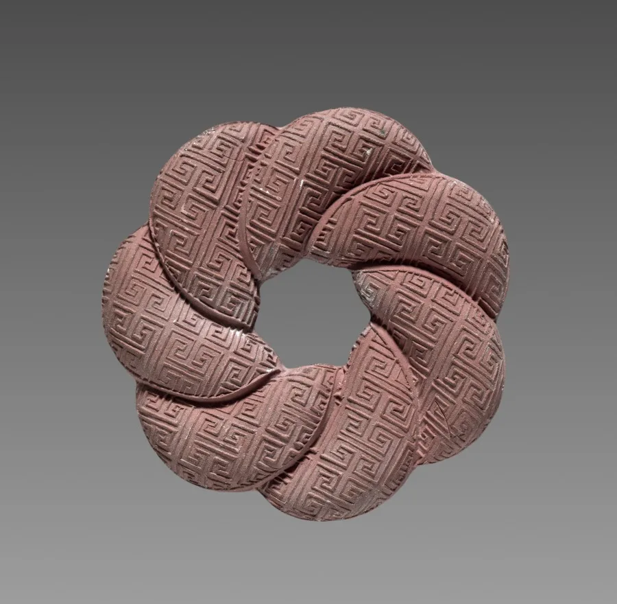 Box  with Ink Cakes:  Red Ink Cake in Shape of a Brocade Knot — تصویر رکورد موزهٔ هنر کلیولند (دسترسی آزاد)