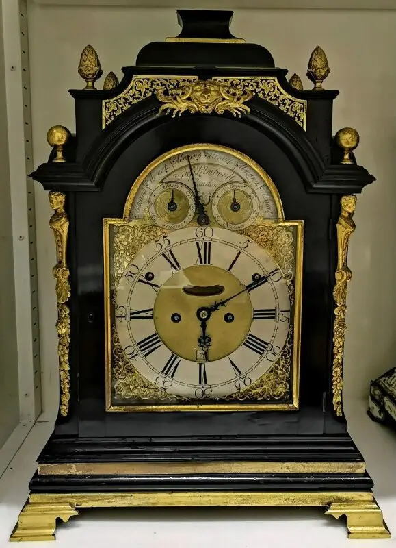 Bracket clock — تصویر رکورد موزهٔ ویکتوریا و آلبرت