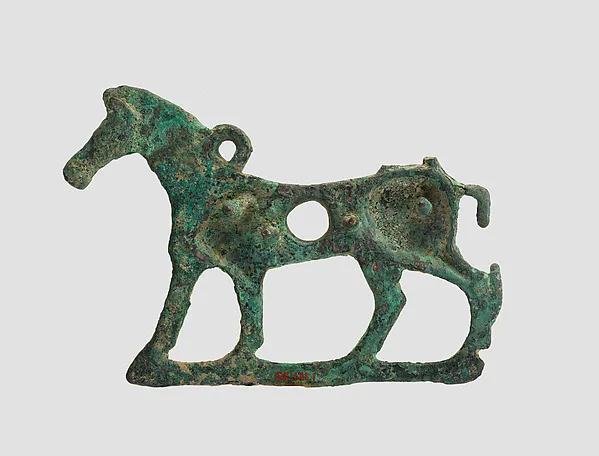 دهنه‌گیر اسب به شکل اسب گام‌بردار — نمای تکمیلی ثبت‌شده در رکورد موزه