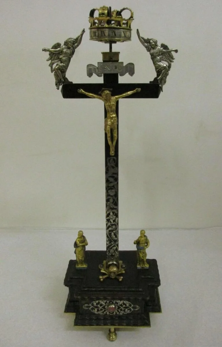 Crucifix Clock — تصویر رکورد موزهٔ ویکتوریا و آلبرت