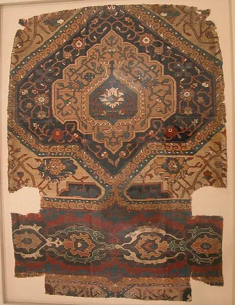 Fragment of a Northwest Persian Medallion Carpet — تصویر رکورد موزهٔ متروپولیتن (دسترسی آزاد)