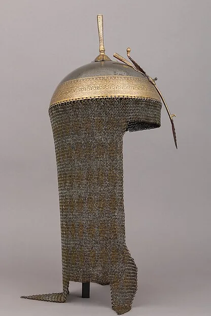 کلاهخود — نمای تکمیلی ثبتشده در رکورد موزه