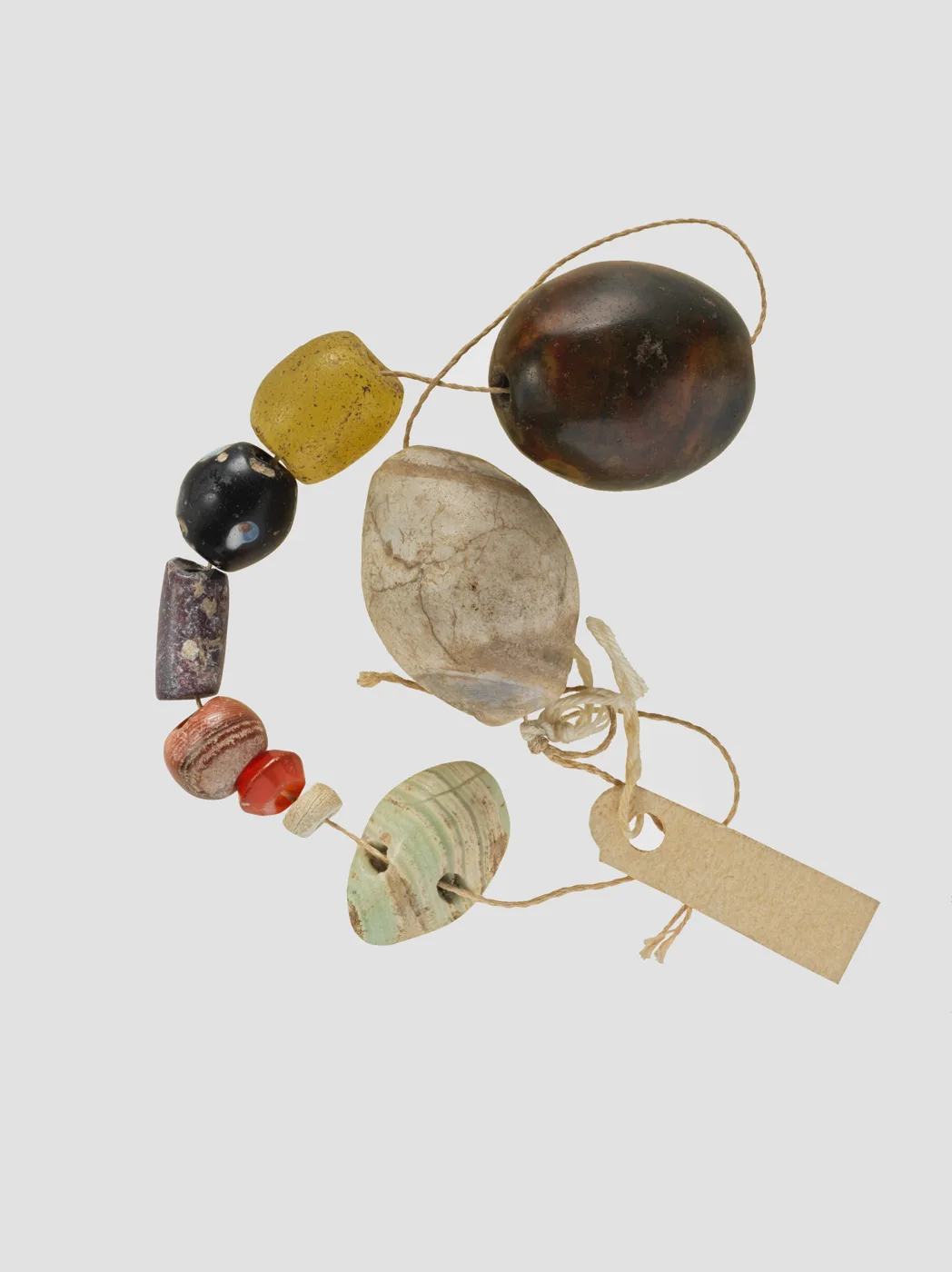 Beads — تصویر رکورد موزهٔ متروپولیتن (دسترسی آزاد)