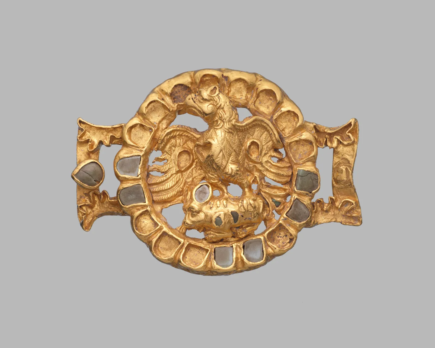 Belt adornment with an eagle and its prey — تصویر رکورد موزهٔ متروپولیتن (دسترسی آزاد)