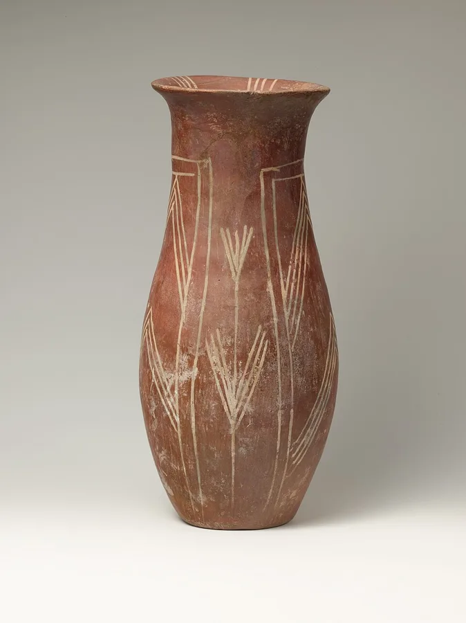 White cross-lined ware vase with plant designs — تصویر رکورد ویکیداده