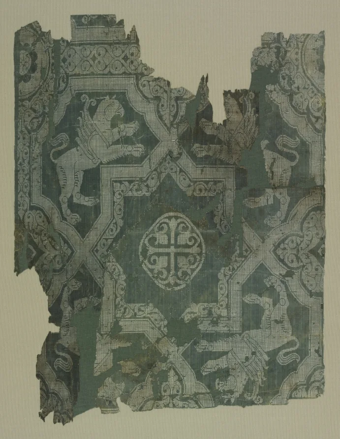 Fragment with star pattern and griffins — تصویر رکورد موزهٔ هنر کلیولند (دسترسی آزاد)