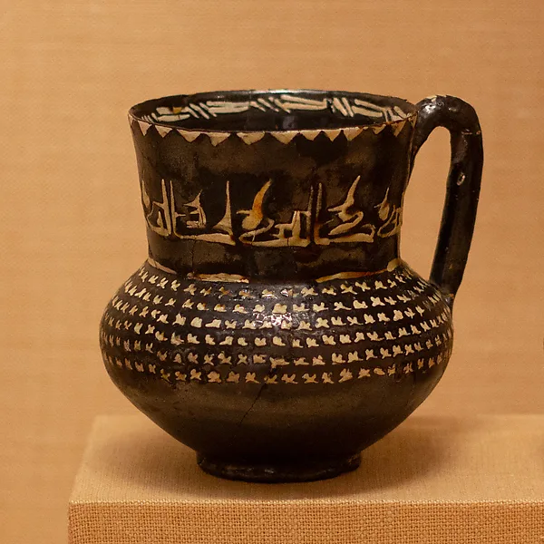 Ewer with Repeated Arabic Phrase, "Blessing" — تصویر رکورد موزهٔ متروپولیتن (دسترسی آزاد)