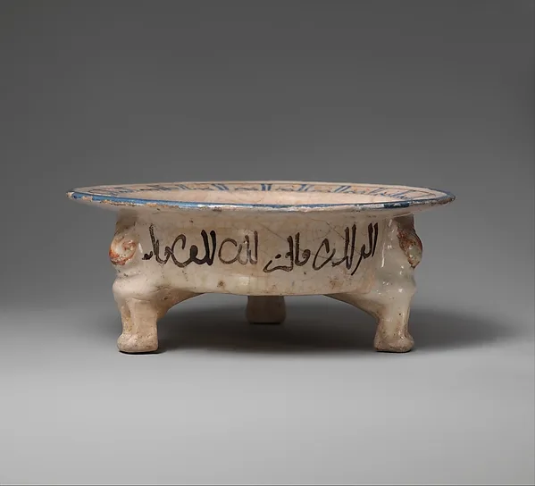 Footed Bowl — نمای تکمیلی ثبت‌شده در رکورد موزه