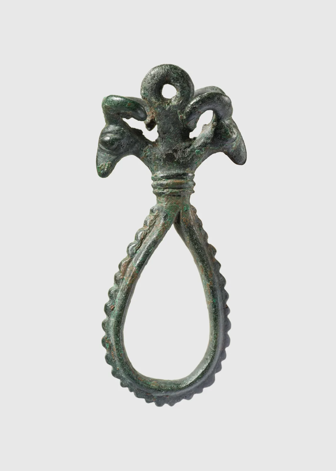 Pendant — تصویر رکورد موزهٔ متروپولیتن (دسترسی آزاد)