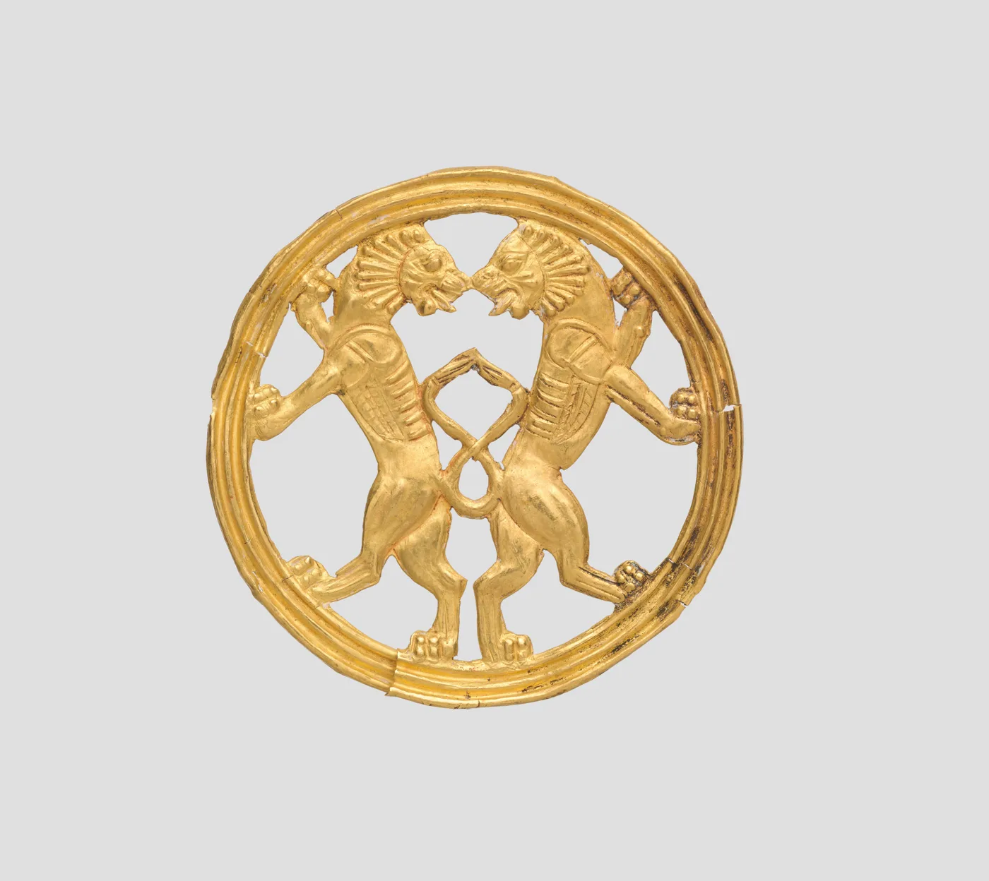 Ornament with back-to-back lions — تصویر رکورد موزهٔ متروپولیتن (دسترسی آزاد)