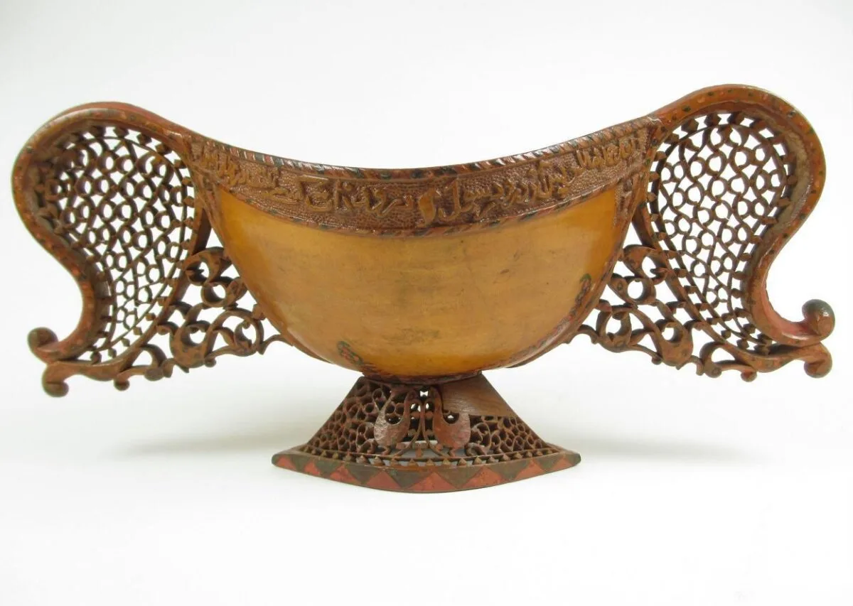 Footed bowl (kashkul) — تصویر رکورد موزهٔ ویکتوریا و آلبرت