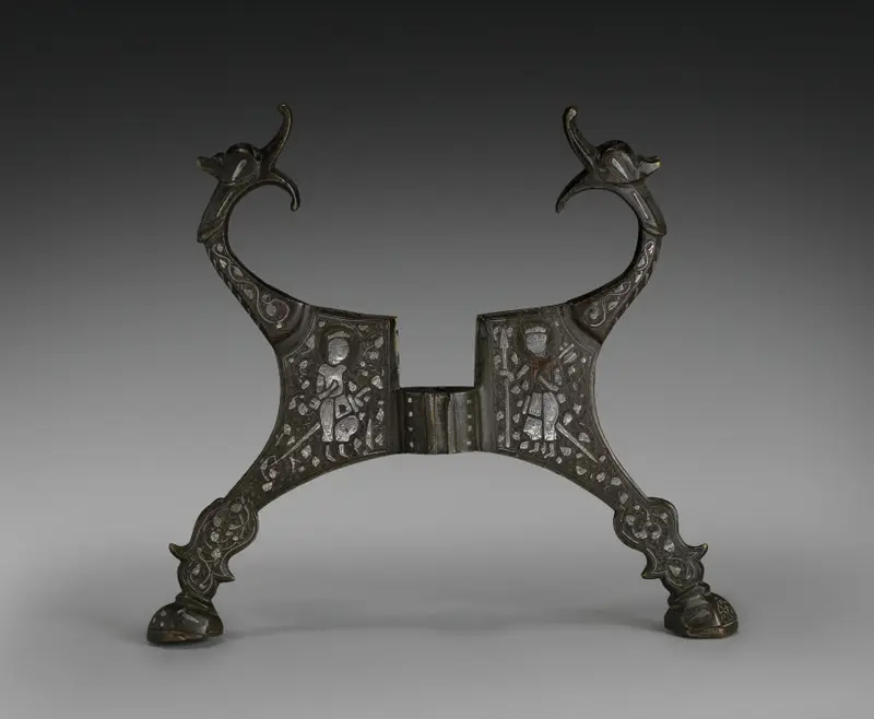 Dragon-headed Stand — تصویر رکورد موزهٔ هنر کلیولند (دسترسی آزاد) — شمارهٔ رکورد 1952.8.b