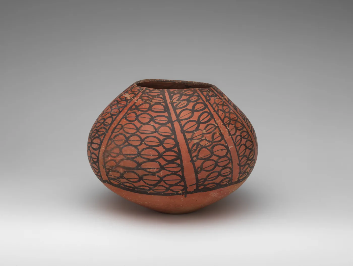 Jar with geometric designs — تصویر رکورد موزهٔ متروپولیتن (دسترسی آزاد)