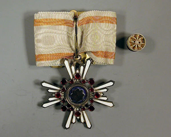 Medal and Button — تصویر رکورد موزهٔ متروپولیتن (دسترسی آزاد)