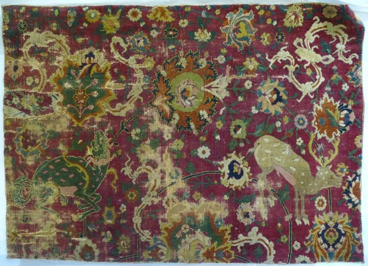 Carpet fragment — تصویر رکورد موزهٔ ویکتوریا و آلبرت