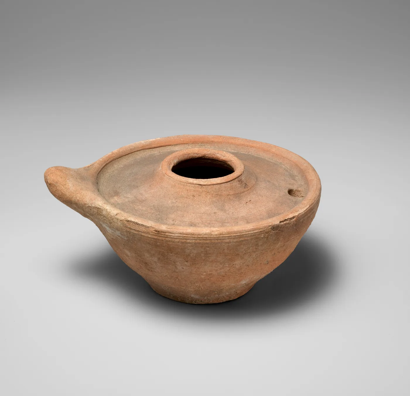 Lamp — تصویر رکورد موزهٔ متروپولیتن (دسترسی آزاد)