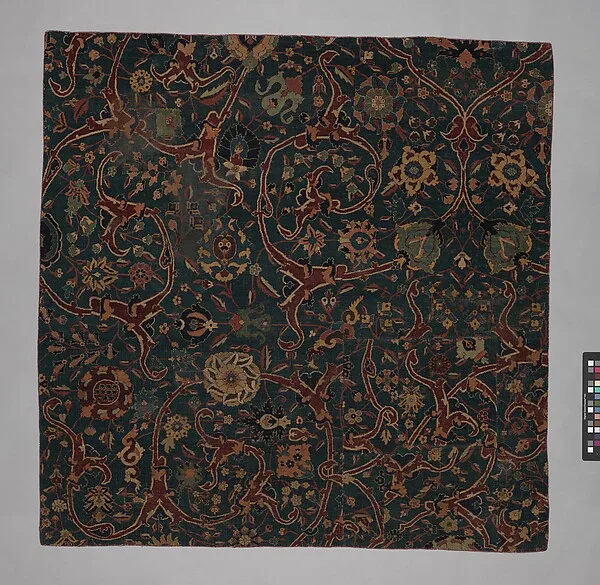 Blue-ground Carpet Fragment with Scrolling Floral Vines — تصویر رکورد موزهٔ متروپولیتن (دسترسی آزاد)