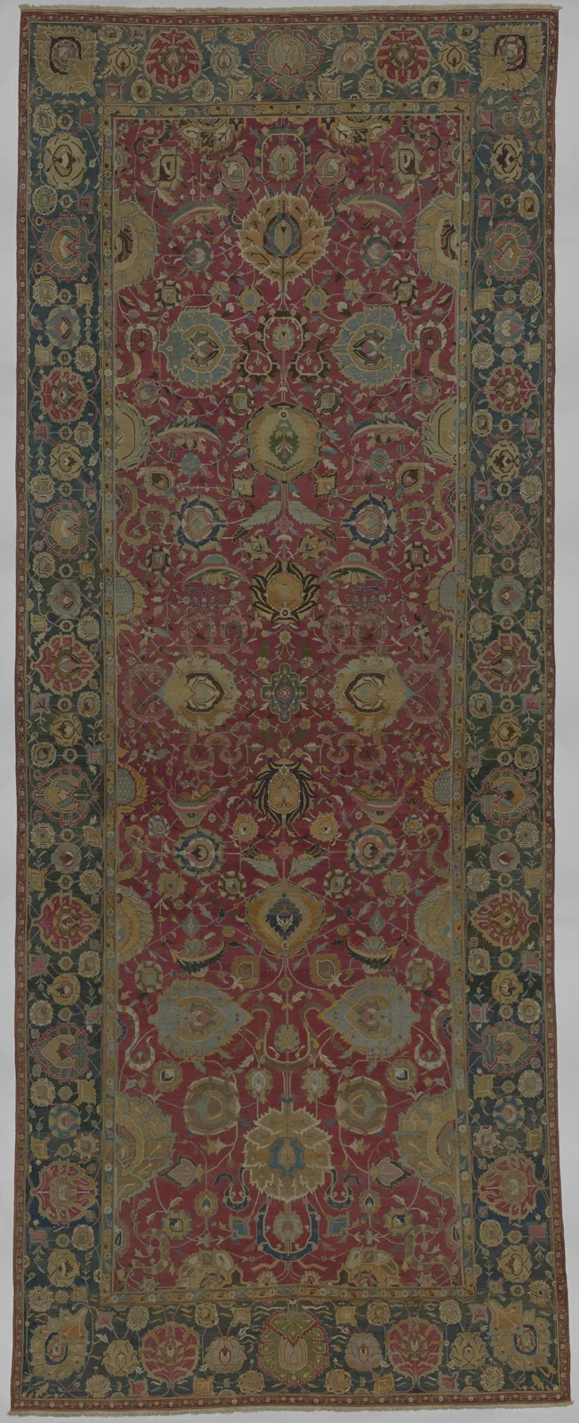 Indo-Persian carpet with vine scroll and palmette pattern — تصویر رکورد موزهٔ متروپولیتن (دسترسی آزاد)