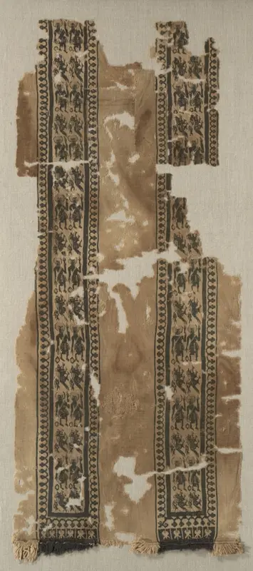 Fragment of a Tunic — تصویر رکورد موزهٔ هنر کلیولند (دسترسی آزاد)