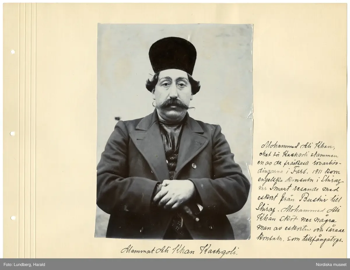 Porträtt av "Mohammed Ali Khan, chef för kashgoli-(kashkuli-)stammen, en av de fräckaste rövarhövdingarna i Fars. 1911 kom engelska konsuln i Shiraz Mr Smart resande med skort från Bushir till Shiraz. — تصویر رکورد یوروپیانا