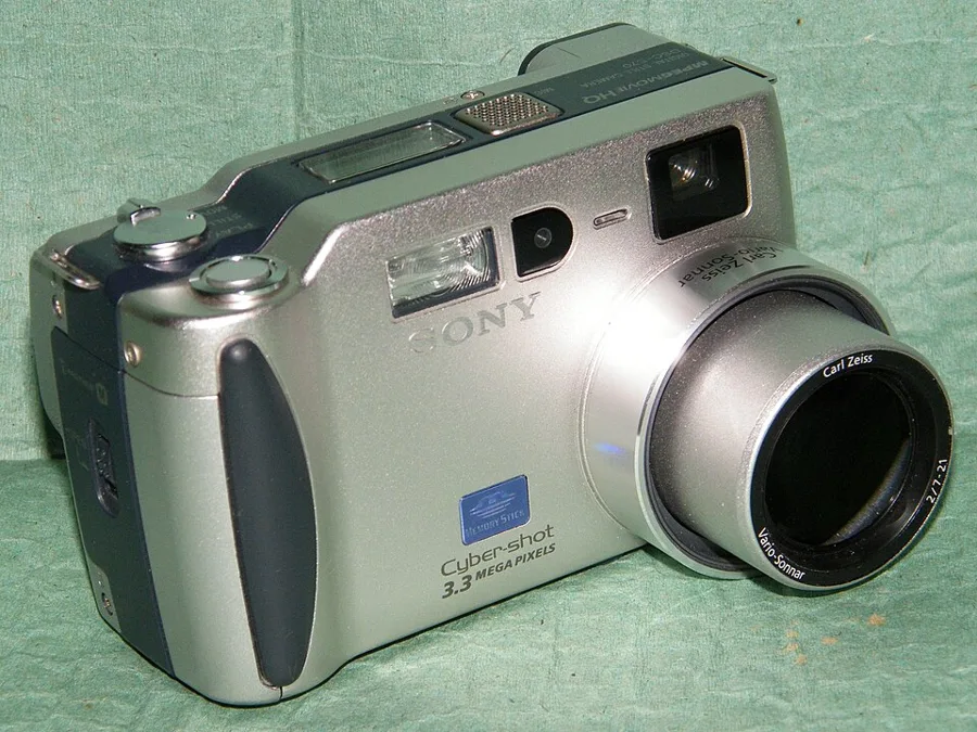 Sony Cyber-shot DSC-S70 — تصویر رکورد ویکیداده