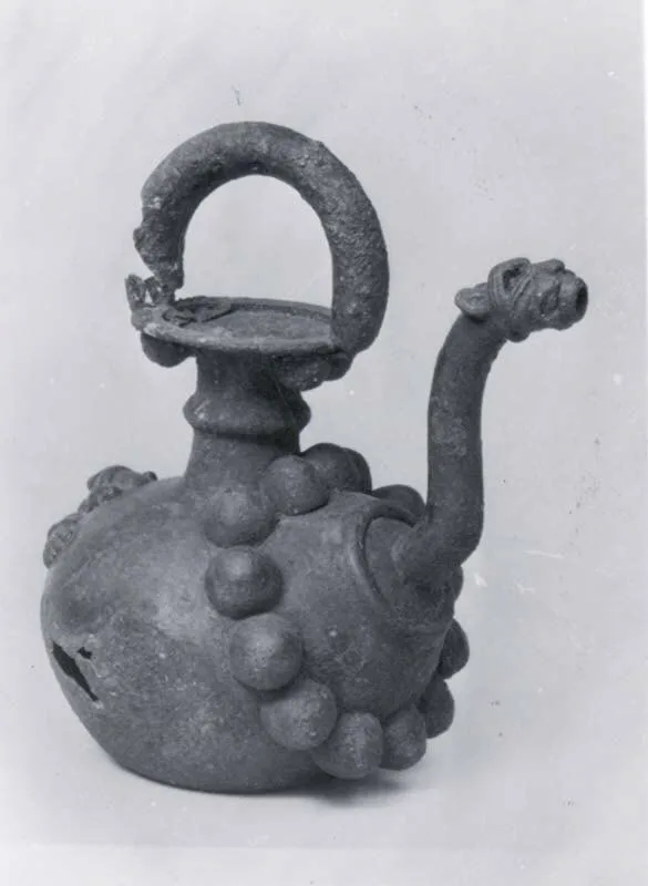 Spouted vessel — تصویر رکورد موزهٔ متروپولیتن (دسترسی آزاد)