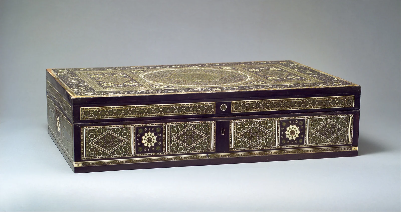 Writing Box — تصویر رکورد موزهٔ متروپولیتن (دسترسی آزاد)