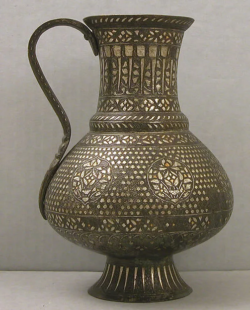 ابریق — نمای تکمیلی ثبت‌شده در رکورد موزه