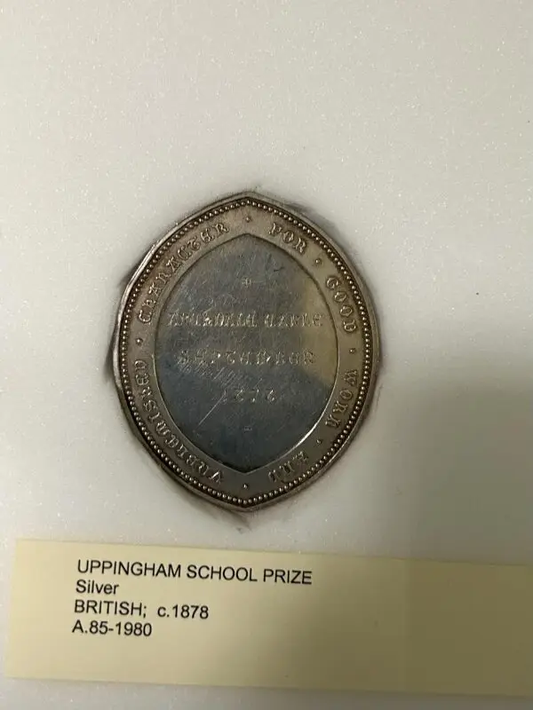 Medal: Uppingham School Good Conduct Medal — تصویر رکورد موزهٔ ویکتوریا و آلبرت