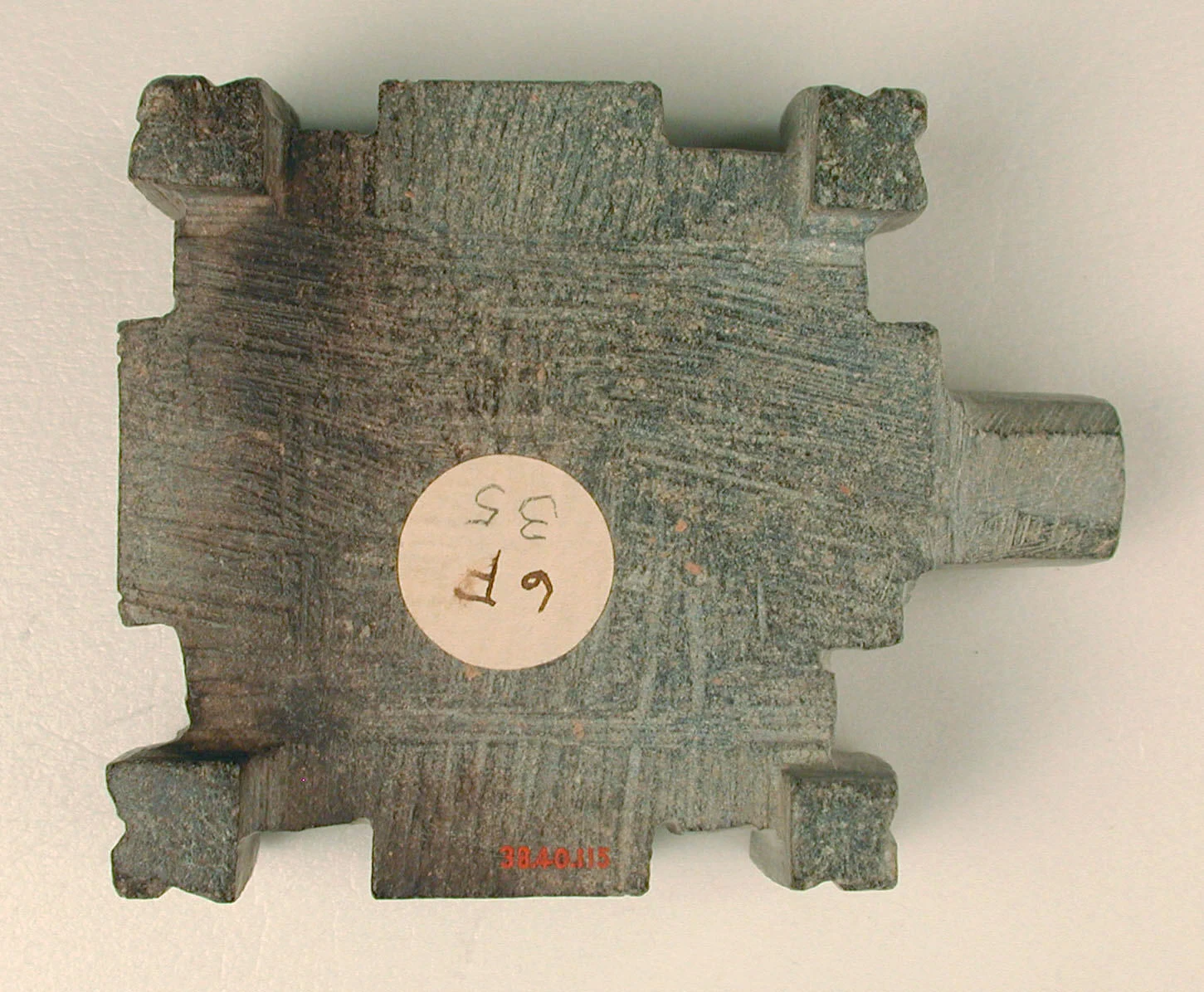 چراغ — نمای تکمیلی ثبت‌شده در رکورد موزه