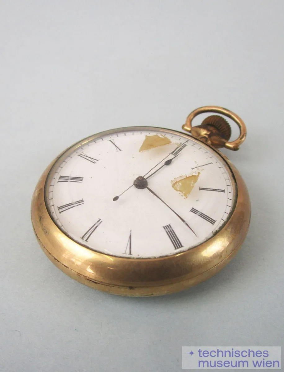 Goldplattierte Taschenuhr, Kolbenzahnankergang, rückw. Glasdeckel — تصویر رکورد یوروپیانا