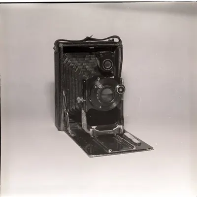 Folding camera “Ica” for photographic plates — تصویر رکورد یوروپیانا
